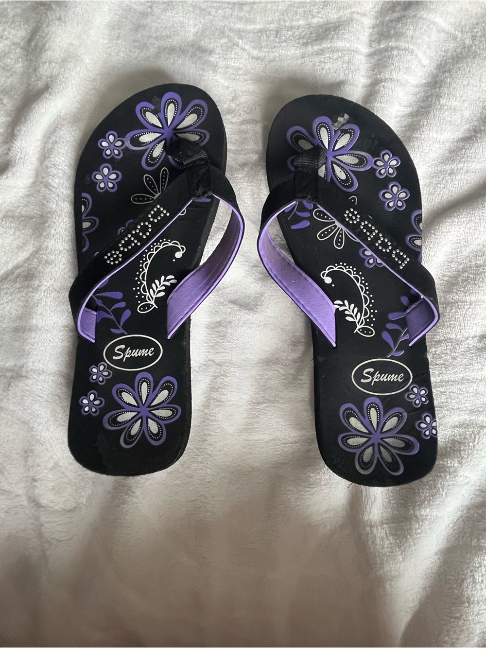 Bebe Women's Black & Purple Floral Flip Flop Sandals